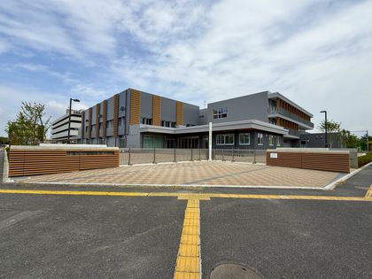 幕張ベイパーク ミッドスクエアタワー 幕張若葉小学校(約360m) 幕張若葉小学校(約360m)