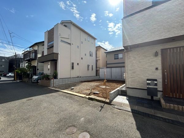 前面道路含む外観