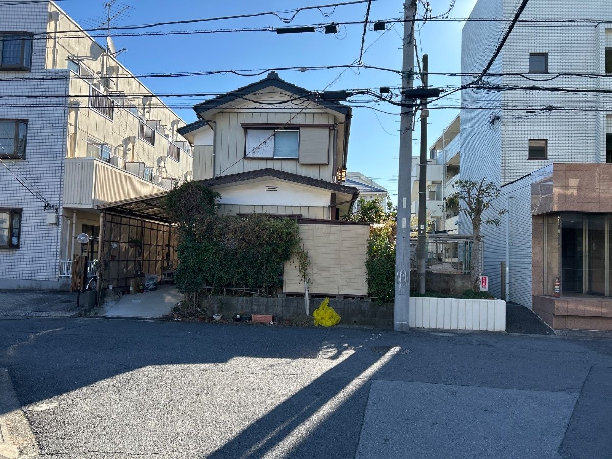 前面道路含む外観