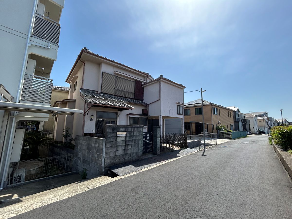 前面道路含む外観