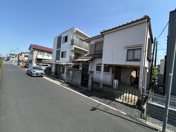 香取1丁目 古家有土地 前面道路含む外観 香取1丁目 古家有土地 前面道路含む外観