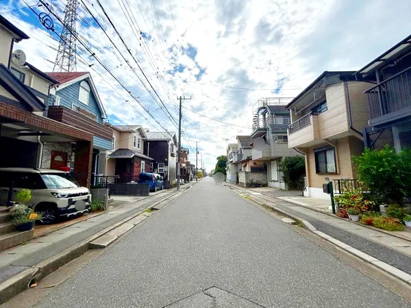 前面道路含む外観