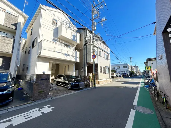 前面道路含む外観