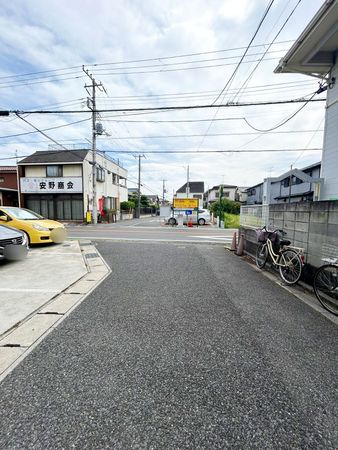 前面道路含む外観