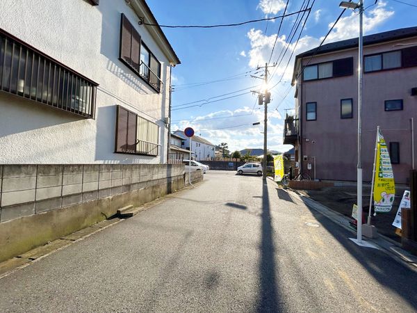 押切 新築戸建 前面道路含む外観