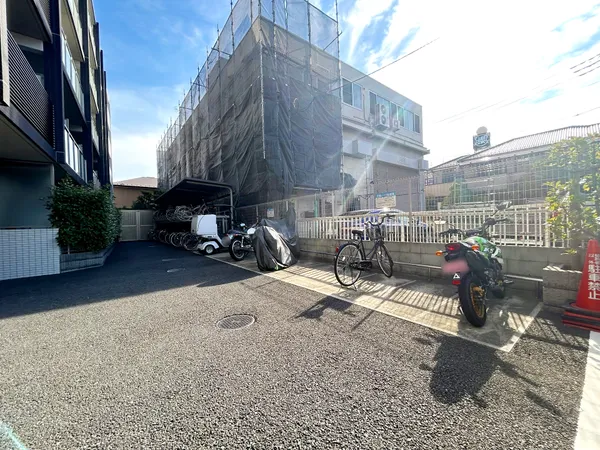 （敷地内）月極バイク駐車場