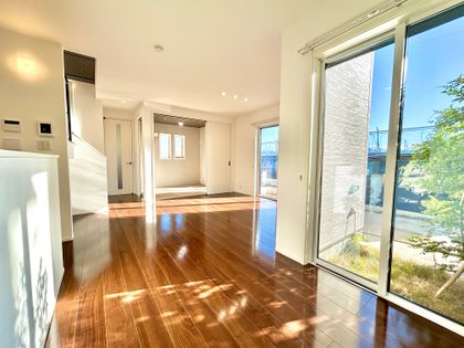 市川市柏井町2丁目 戸建 リビング