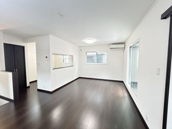 市川市原木3丁目 戸建 リビング