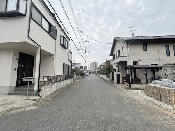 市川市南大野2丁目 新築戸建2号棟 前面道路含む外観 市川市南大野2丁目 新築戸建2号棟 前面道路含む外観