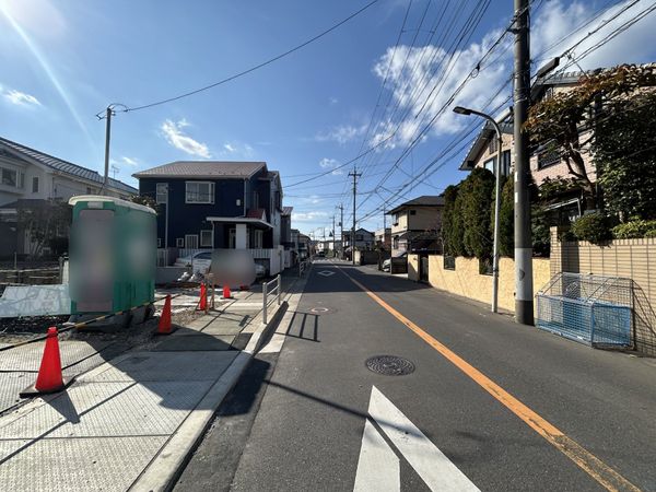 市川市本北方2丁目新築戸建 1号棟 前面道路含む外観 前面道路含む外観