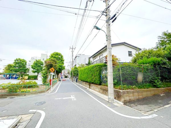 前面道路含む外観