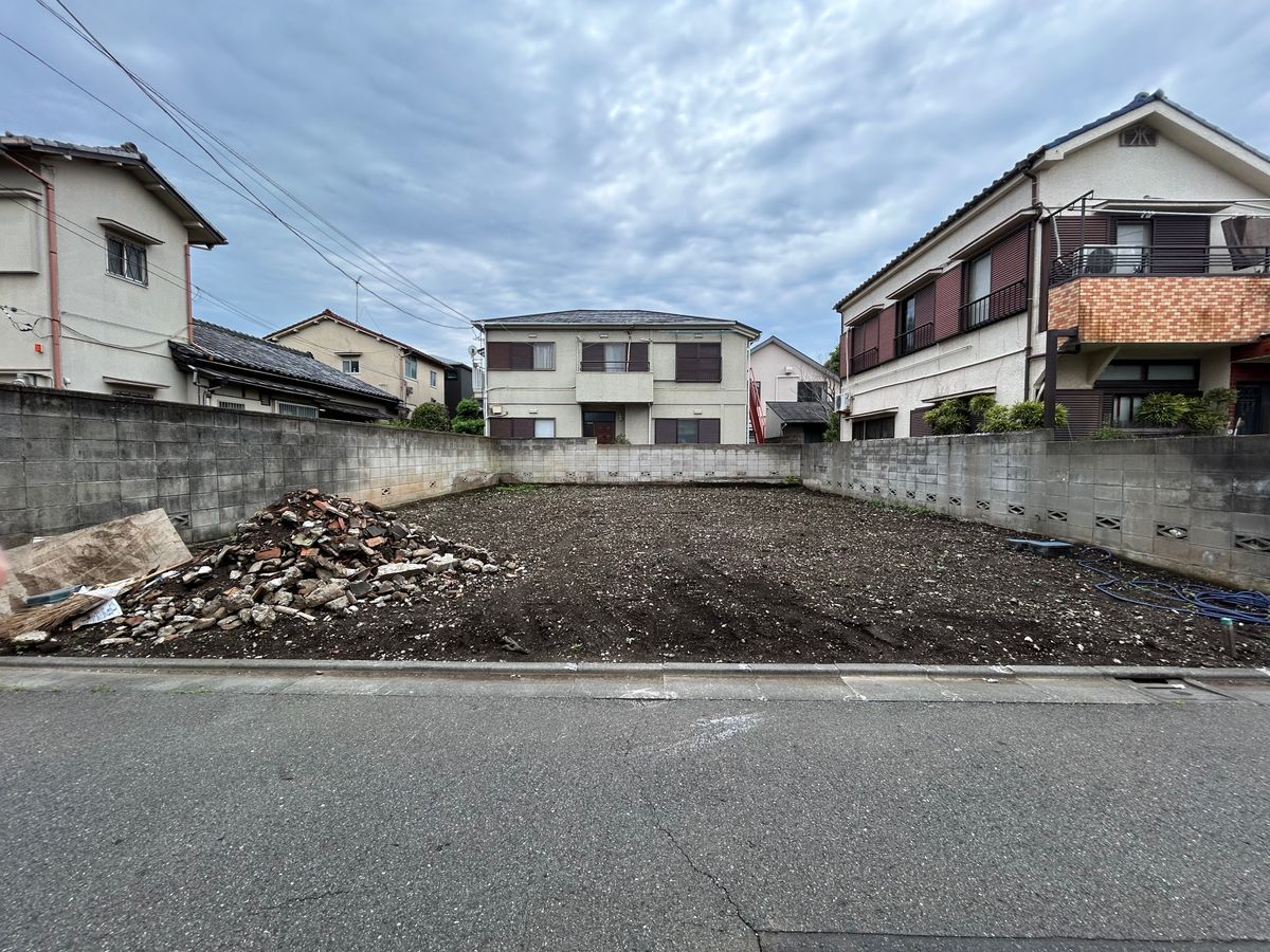 前面道路含む外観