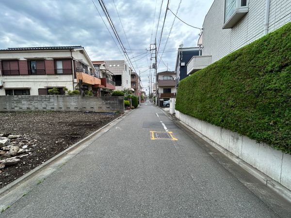 前面道路含む外観