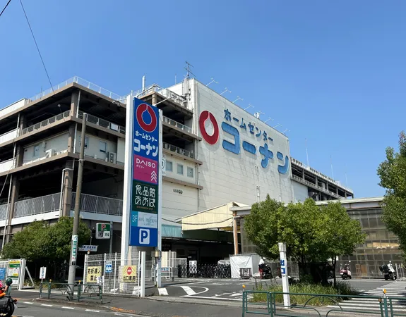 食品館あおば（スーパーマーケット）、ダイソー（100円ショップ）等が入っています。