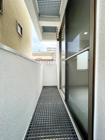 2Fバルコニー(床面がグレーチング)