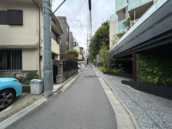 前面道路含む外観