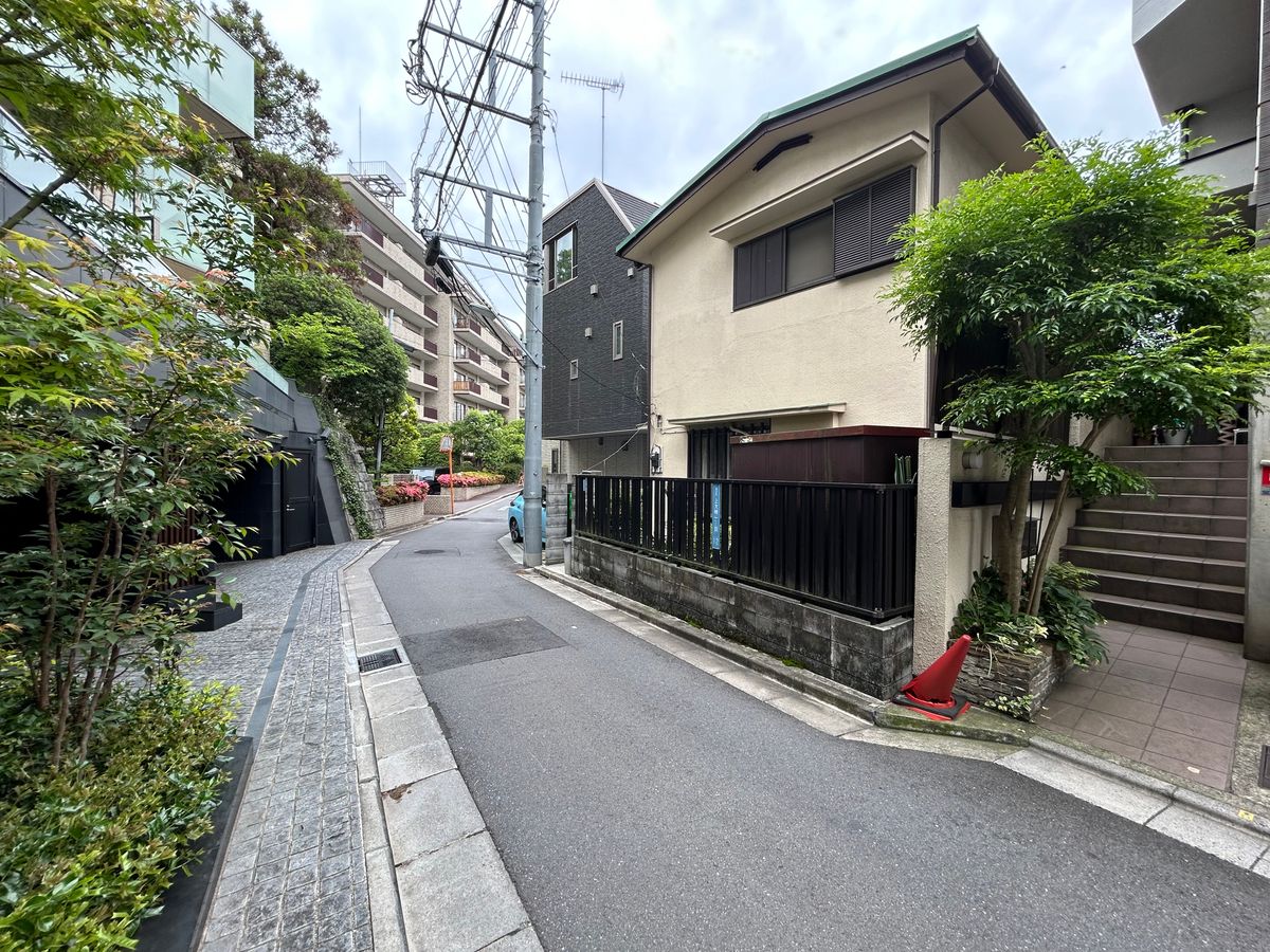 前面道路含む外観