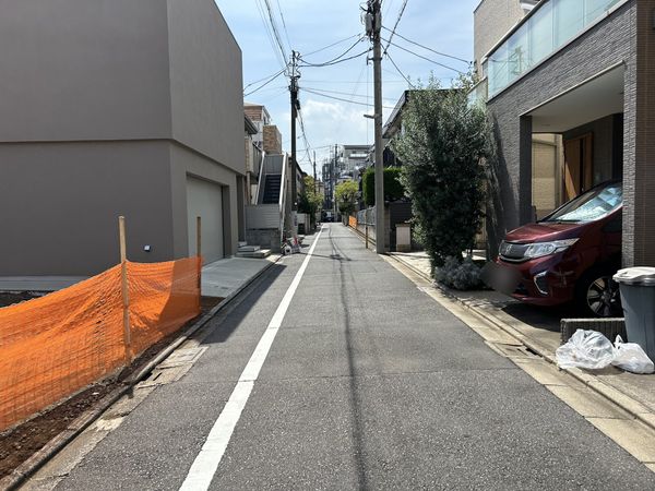 前面道路含む外観