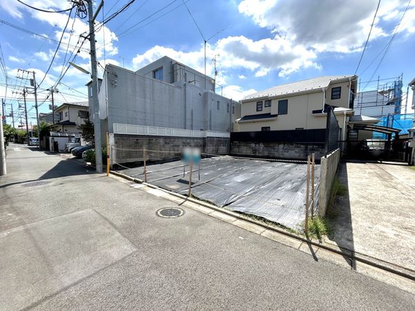 前面道路含む外観
