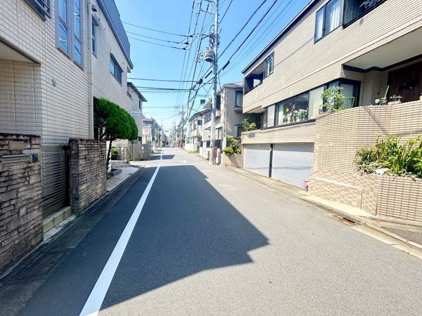 前面道路含む外観