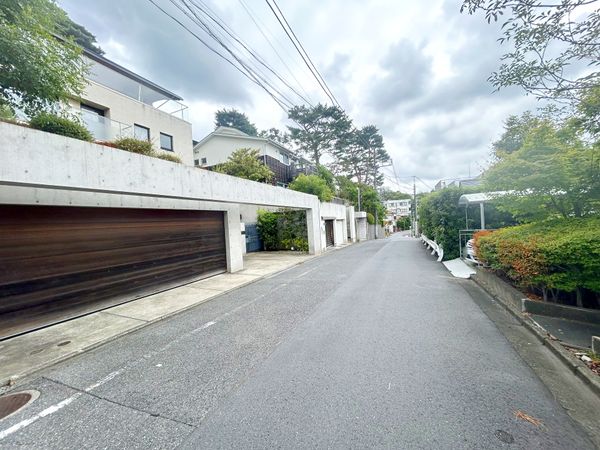 前面道路含む外観