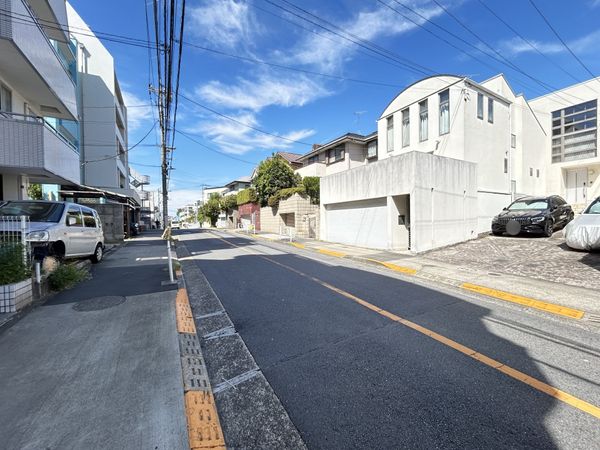 緑が丘1丁目 戸建 前面道路含む外観