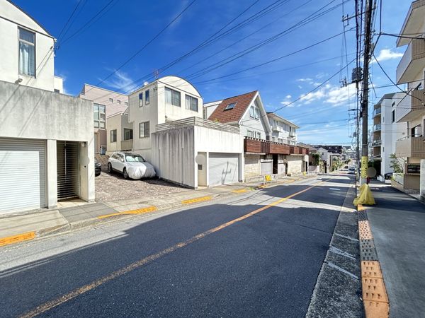 緑が丘1丁目 戸建 前面道路含む外観