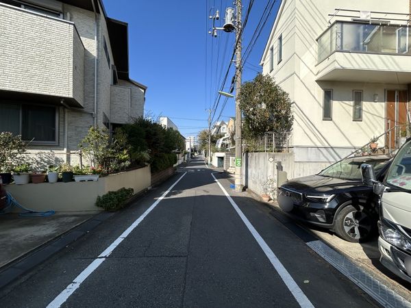 奥沢1丁目 戸建 前面道路含む外観 前面道路含む外観