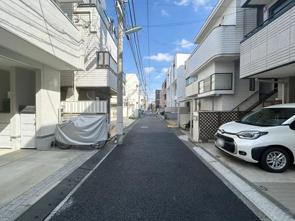 前面道路含む外観