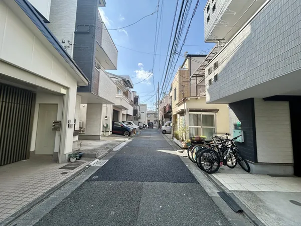 前面道路含む外観