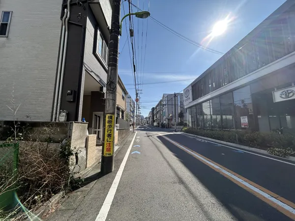 前面道路含む外観