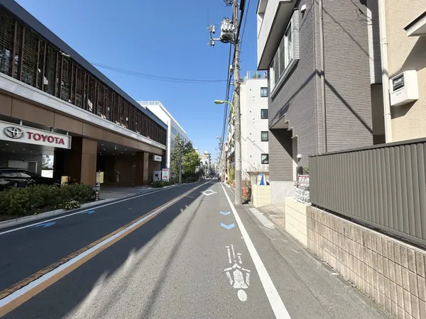 前面道路含む外観