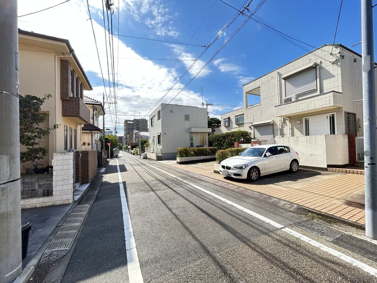 奥沢4丁目 戸建 前面道路含む外観 前面道路含む外観