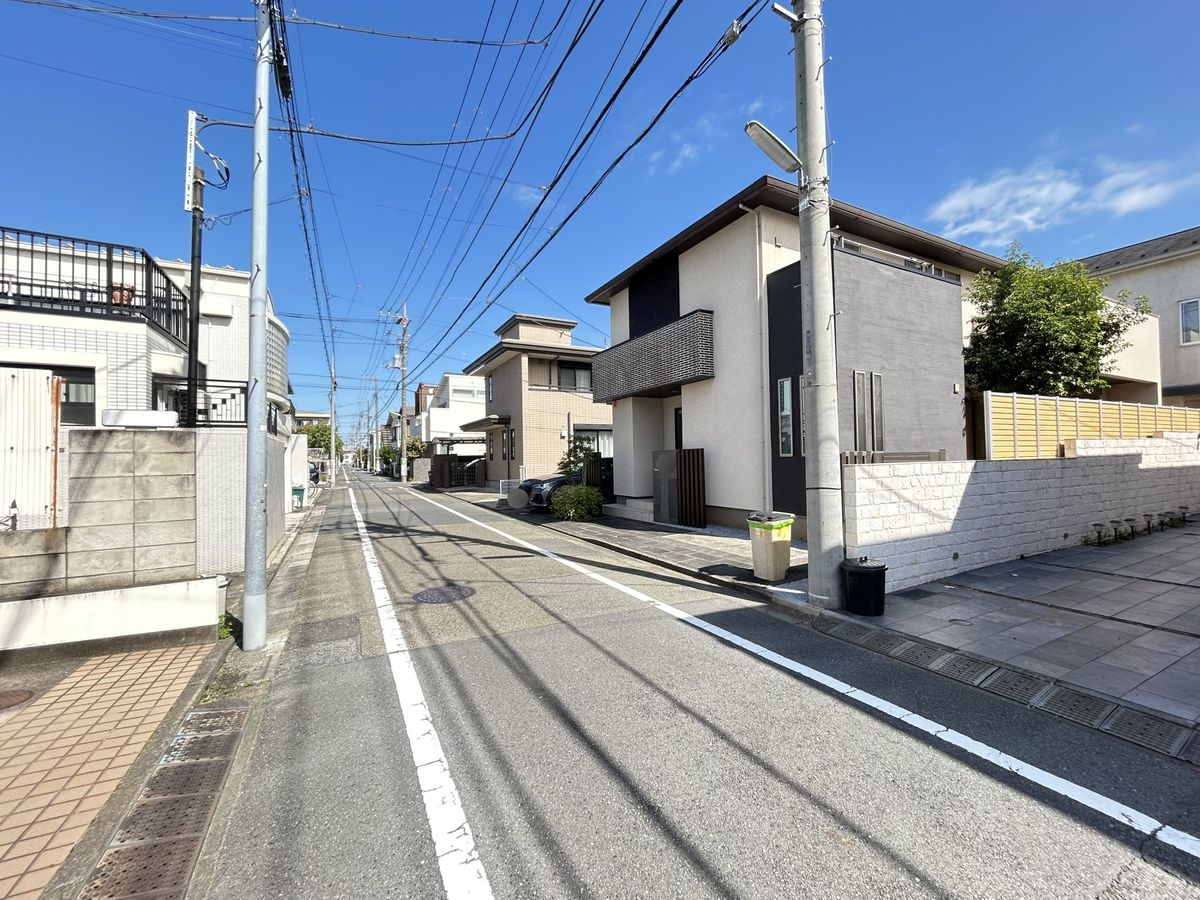 奥沢4丁目 戸建 前面道路含む外観 前面道路含む外観