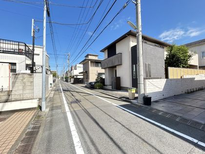 奥沢4丁目 戸建 前面道路含む外観 前面道路含む外観