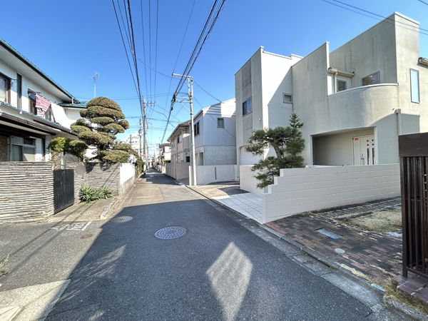 奥沢4丁目 戸建 前面道路含む外観 奥沢4丁目 戸建 前面道路含む外観