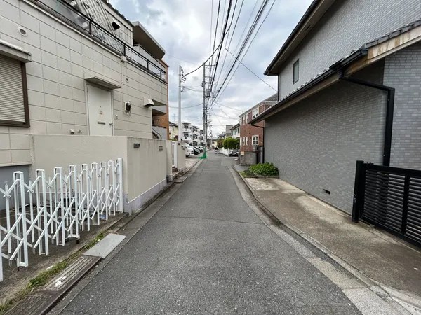 東側前面道路