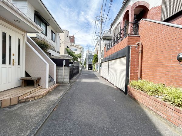 前面道路含む外観