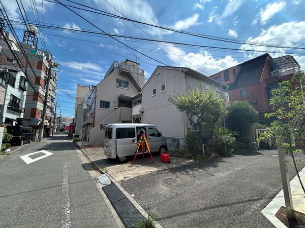 前面道路含む外観