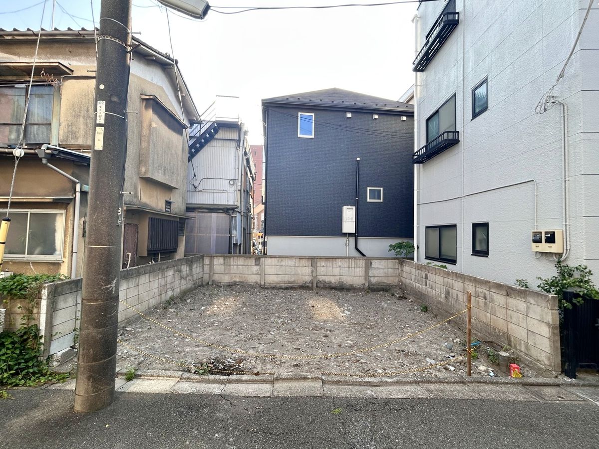 前面道路含む外観