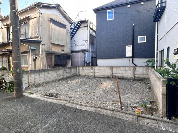 前面道路含む外観