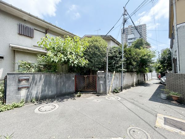 前面道路含む外観