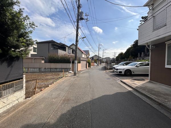 前面道路含む外観