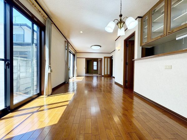 大田区北馬込1丁目戸建 リビング