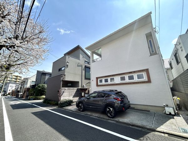 大田区北千束1丁目古家付き土地 前面道路含む外観