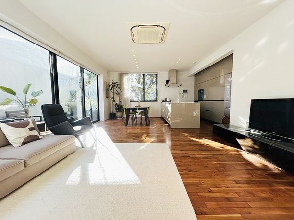 世田谷区用賀2丁目戸建 リビング