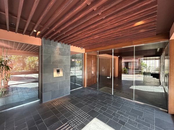 ラプラースウエスト エントランス ラプラースウエスト エントランス