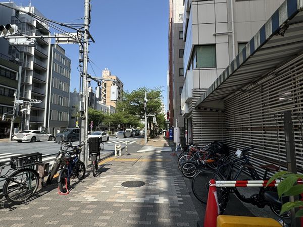 渋谷区広尾1丁目 土地 前面道路含む外観
