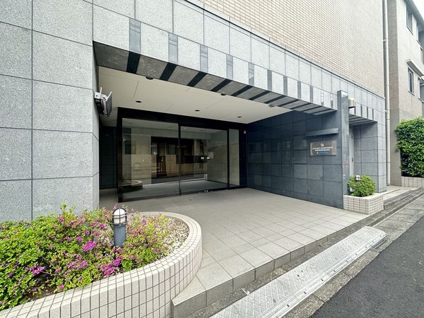 ラグジュアリーアパートメント西新宿 エントランス ラグジュアリーアパートメント西新宿 エントランス