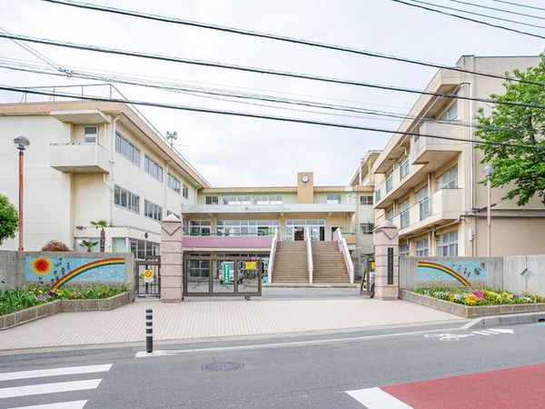 さいたま市緑区山崎1丁目 大東小学校(約810m) さいたま市緑区山崎1丁目 大東小学校(約810m)